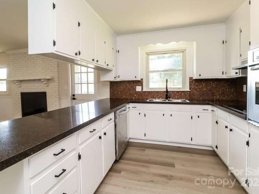 2366 Old Field Road, Gastonia, NC 28056.  MLS# CAR4284046, YatesRealty ID 31769. 