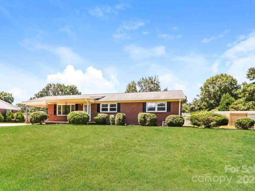 2366 Old Field Road, Gastonia, NC 28056.  MLS# CAR4284046, YatesRealty ID 31769. 