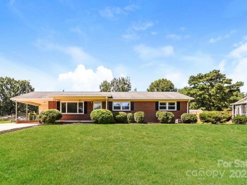 2366 Old Field Road, Gastonia, NC 28056.  MLS# CAR4284046, YatesRealty ID 31769. 