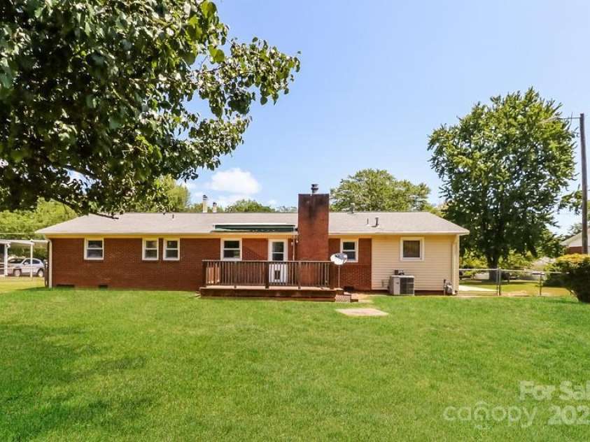 2366 Old Field Road, Gastonia, NC 28056.  MLS# CAR4284046, YatesRealty ID 31769. 