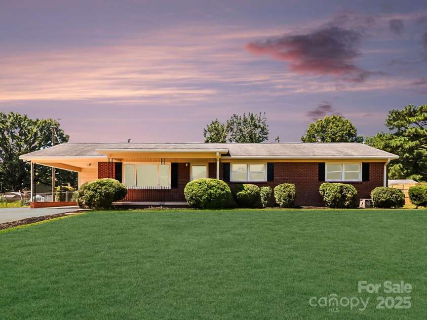 2366 Old Field Road, Gastonia, NC 28056.  MLS# CAR4284046, YatesRealty ID 31769. 
