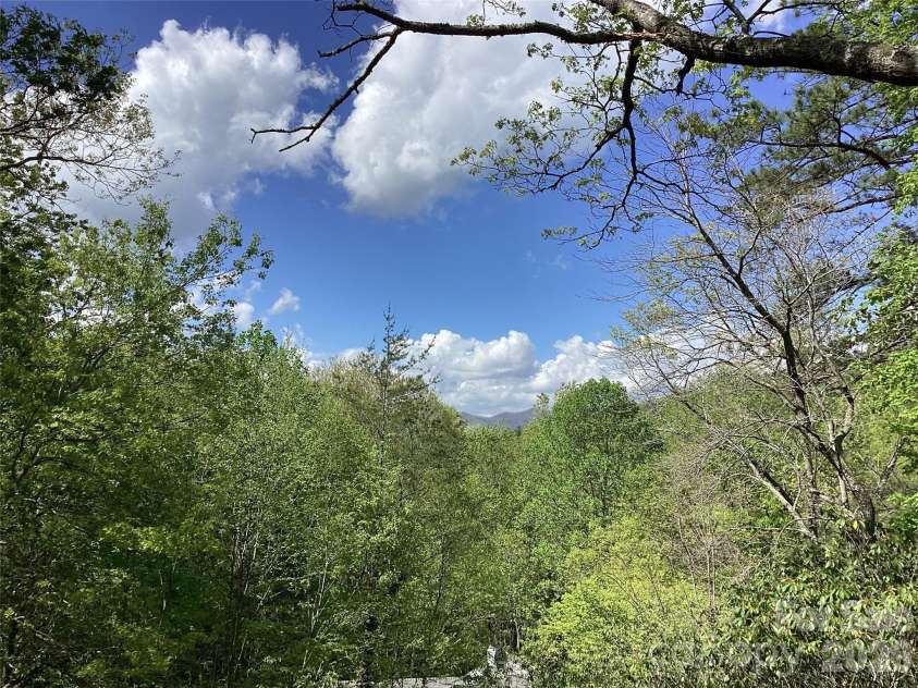 31 Rhododendron Road, Black Mountain, NC 28711.  MLS# CAR4354874, YatesRealty ID 3177. 