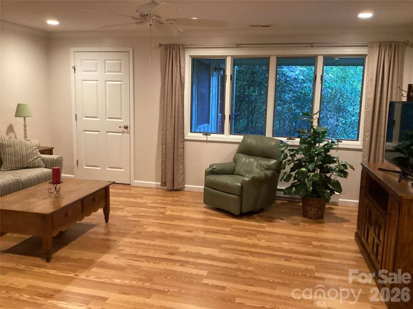 31 Rhododendron Road, Black Mountain, NC 28711.  MLS# CAR4354874, YatesRealty ID 3177. 