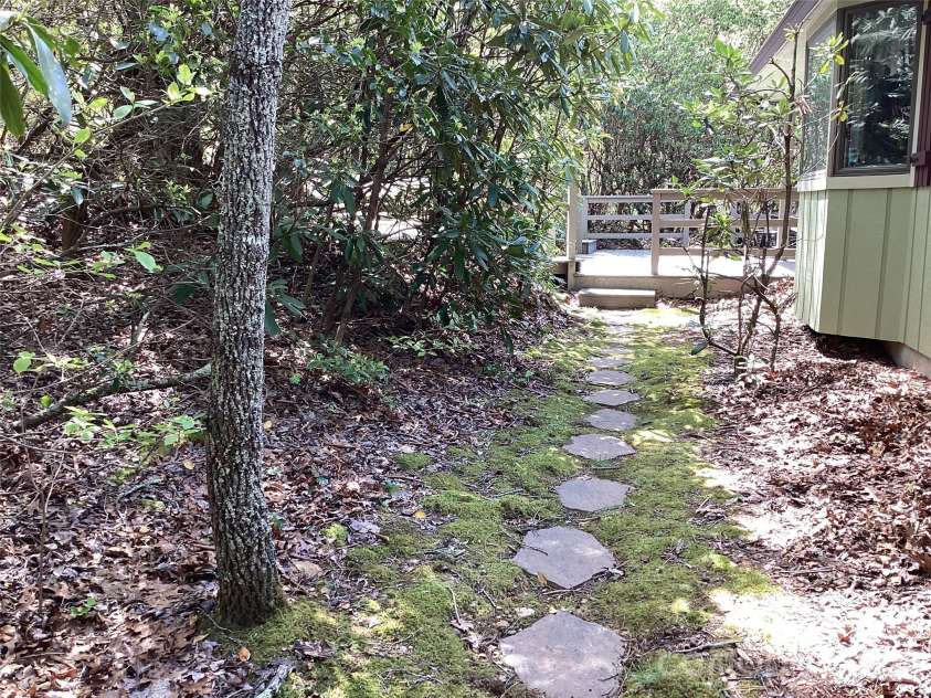 31 Rhododendron Road, Black Mountain, NC 28711.  MLS# CAR4354874, YatesRealty ID 3177. 