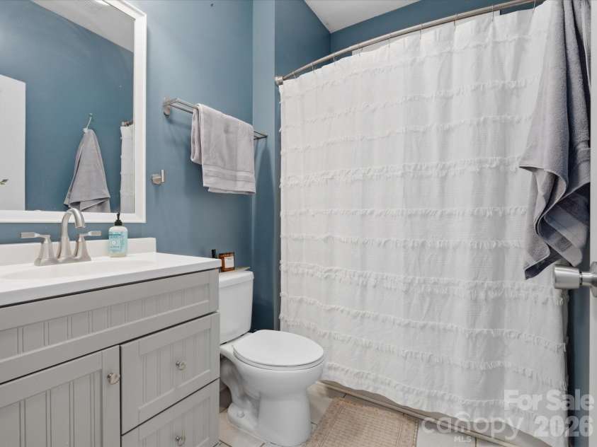 189 Wesley Amaker Road, York, SC 29745.  MLS# CAR4367872, YatesRealty ID 31770. Secondary bathroom