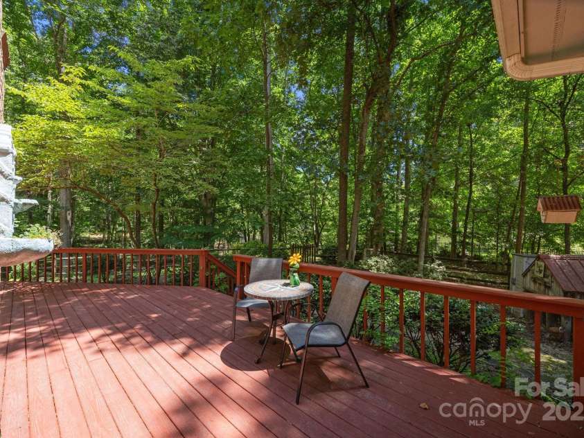 5134 Tracewood Court, Charlotte, NC 28215.  MLS# CAR4278095, YatesRealty ID 31770. 