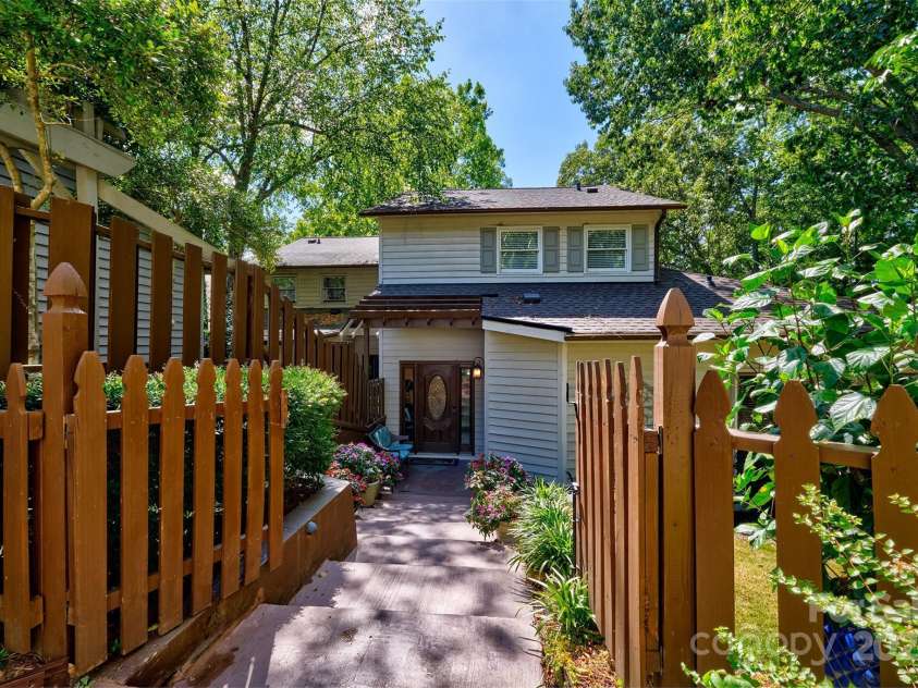 10 Weatherly Way, Lake Wylie, SC 29710.  MLS# CAR4281829, YatesRealty ID 31771. 
