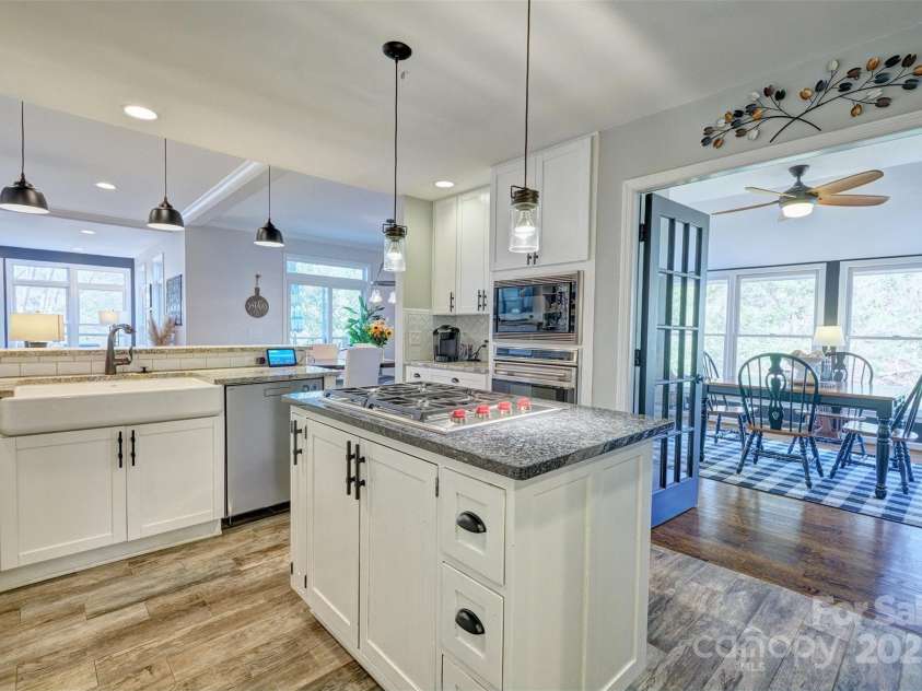 10 Weatherly Way, Lake Wylie, SC 29710.  MLS# CAR4281829, YatesRealty ID 31771. 