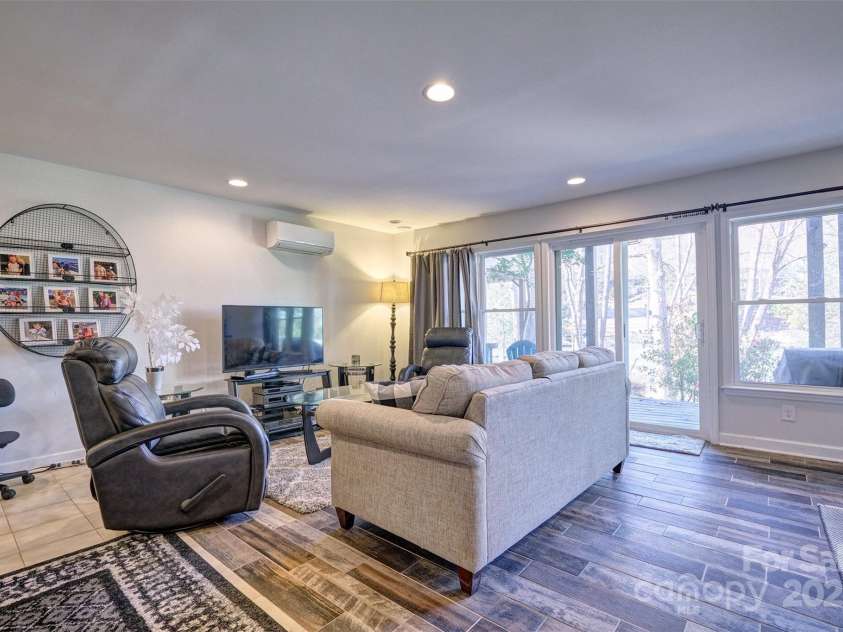 10 Weatherly Way, Lake Wylie, SC 29710.  MLS# CAR4281829, YatesRealty ID 31771. 