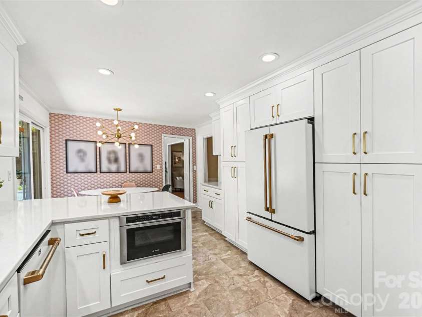 2449 Seth Thomas Road, Charlotte, NC 28210.  MLS# CAR4389244, YatesRealty ID 31772. 