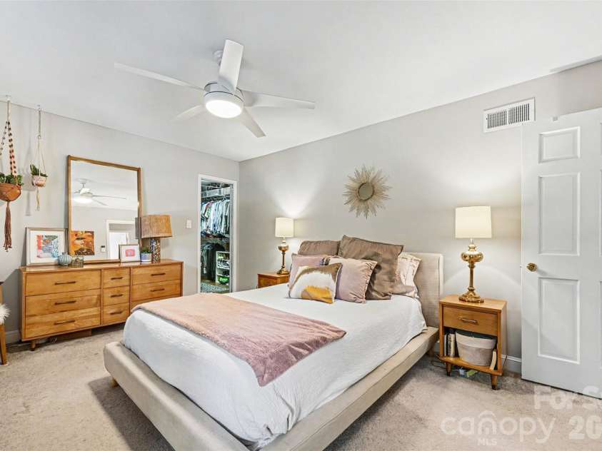 2449 Seth Thomas Road, Charlotte, NC 28210.  MLS# CAR4389244, YatesRealty ID 31772. 