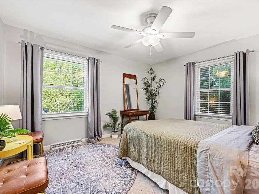 2449 Seth Thomas Road, Charlotte, NC 28210.  MLS# CAR4389244, YatesRealty ID 31772. 