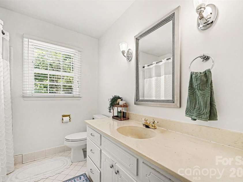 2449 Seth Thomas Road, Charlotte, NC 28210.  MLS# CAR4389244, YatesRealty ID 31772. 
