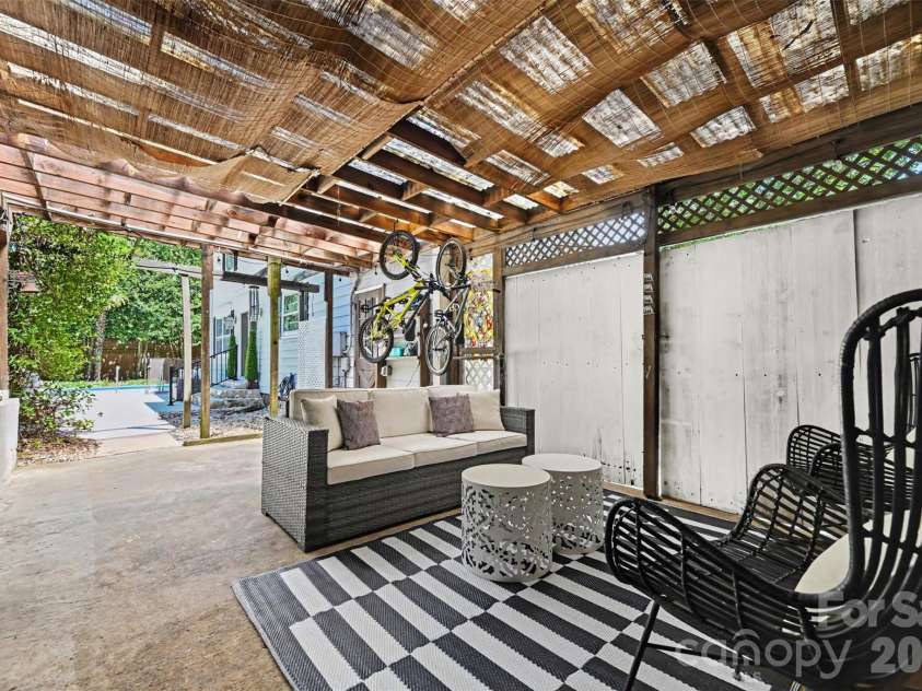 2449 Seth Thomas Road, Charlotte, NC 28210.  MLS# CAR4389244, YatesRealty ID 31772. 