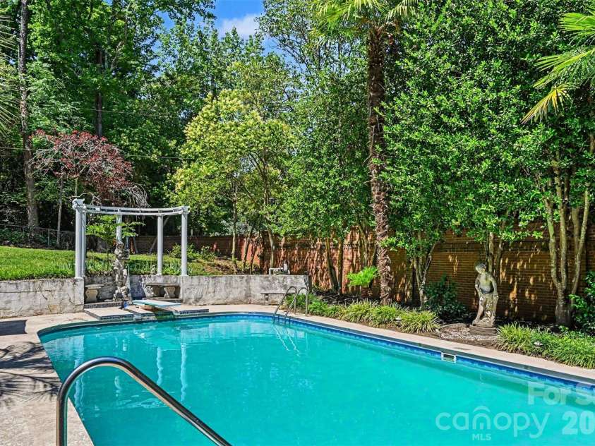 2449 Seth Thomas Road, Charlotte, NC 28210.  MLS# CAR4389244, YatesRealty ID 31772. 