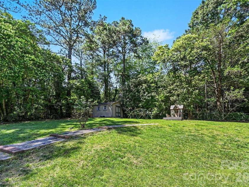2449 Seth Thomas Road, Charlotte, NC 28210.  MLS# CAR4389244, YatesRealty ID 31772. 