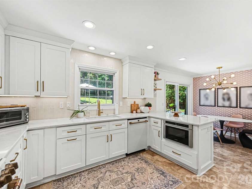 2449 Seth Thomas Road, Charlotte, NC 28210.  MLS# CAR4389244, YatesRealty ID 31772. Kitchen