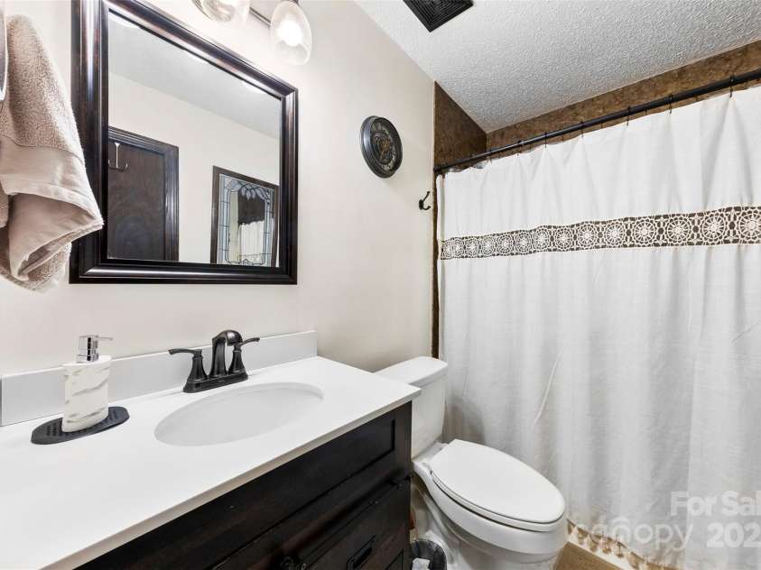 111 Hicks Road, Grover, NC 28073.  MLS# CAR4290582, YatesRealty ID 31774. Full bath