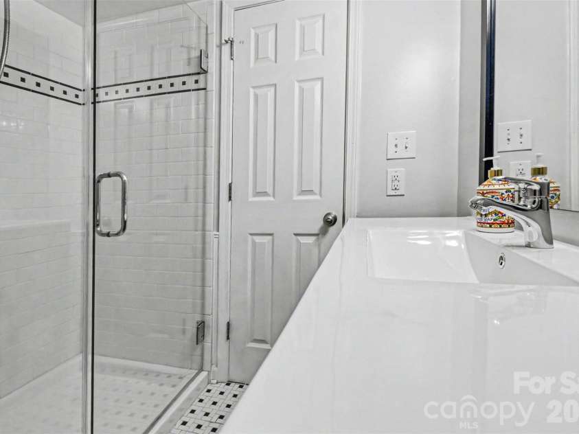 3841 Stokes Avenue, Charlotte, NC 28210.  MLS# CAR4393594, YatesRealty ID 31775. Full Bath on Main Floor
