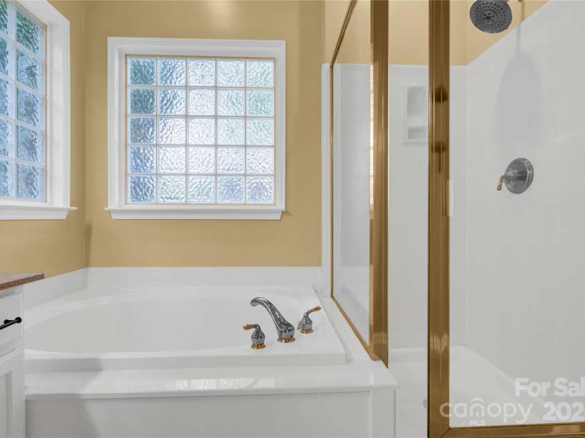 4155 Guilford Court, Concord, NC 28027.  MLS# CAR4244954, YatesRealty ID 31776. Primary Bath w/ Soaking Tub
