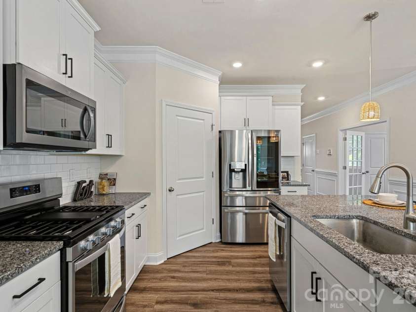 4214 Millstream Road, Denver, NC 28037.  MLS# CAR4393988, YatesRealty ID 31776. The gas range makes cooking a dream