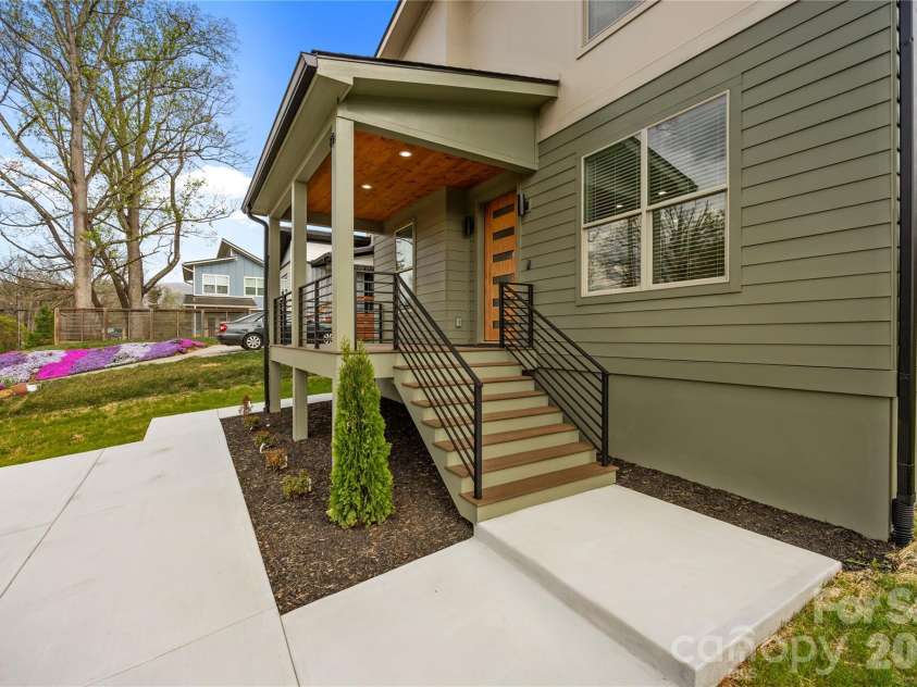 89 Oakley Road, Asheville, NC 28803.  MLS# CAR4377459, YatesRealty ID 31777. 