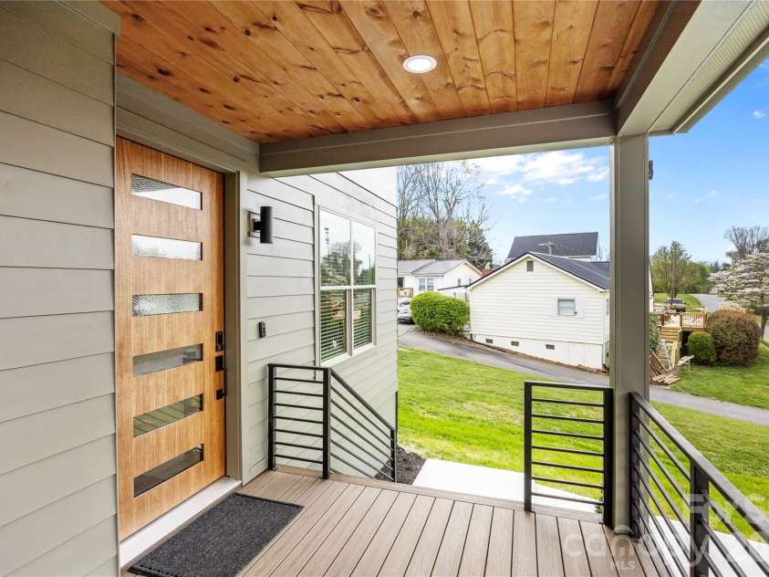 89 Oakley Road, Asheville, NC 28803.  MLS# CAR4377459, YatesRealty ID 31777. 