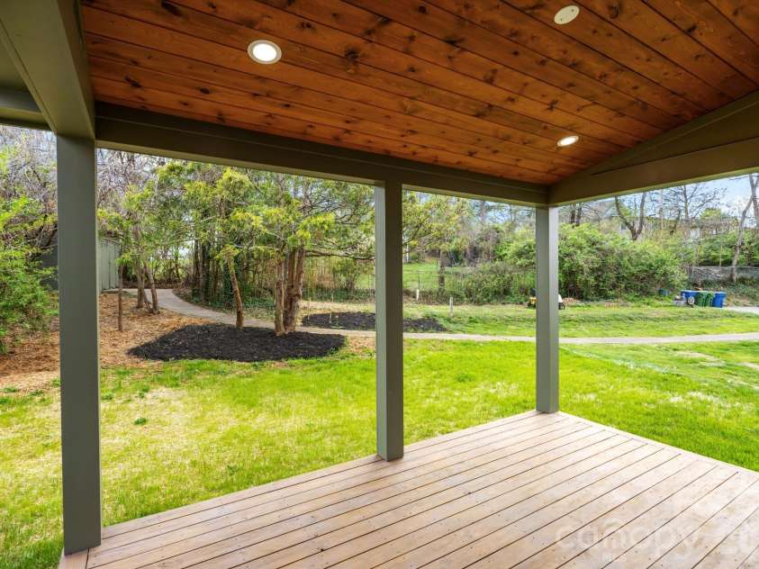89 Oakley Road, Asheville, NC 28803.  MLS# CAR4377459, YatesRealty ID 31777. 