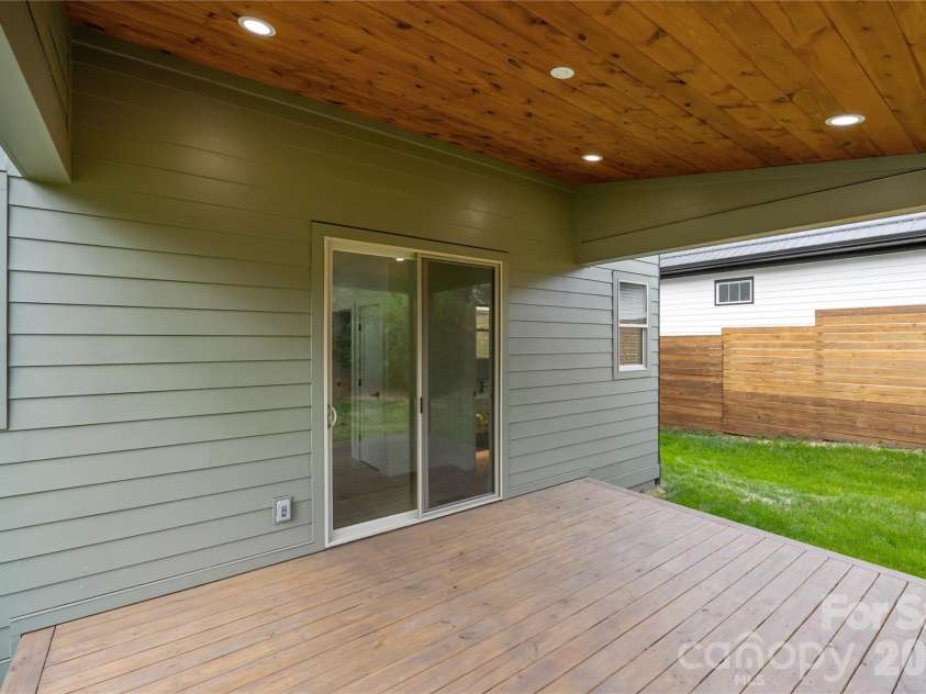 89 Oakley Road, Asheville, NC 28803.  MLS# CAR4377459, YatesRealty ID 31777. 