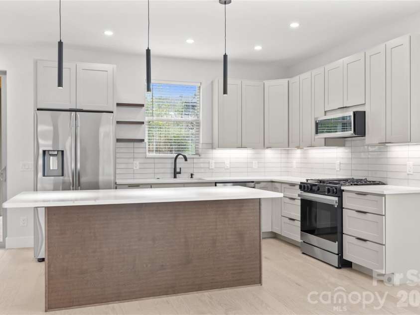 89 Oakley Road, Asheville, NC 28803.  MLS# CAR4377459, YatesRealty ID 31777. 
