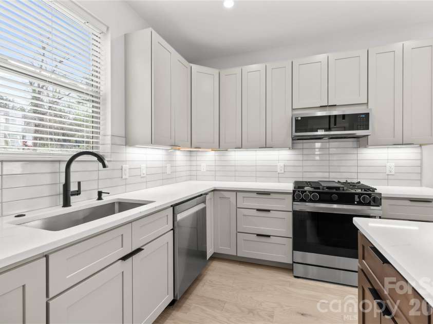 89 Oakley Road, Asheville, NC 28803.  MLS# CAR4377459, YatesRealty ID 31777. 
