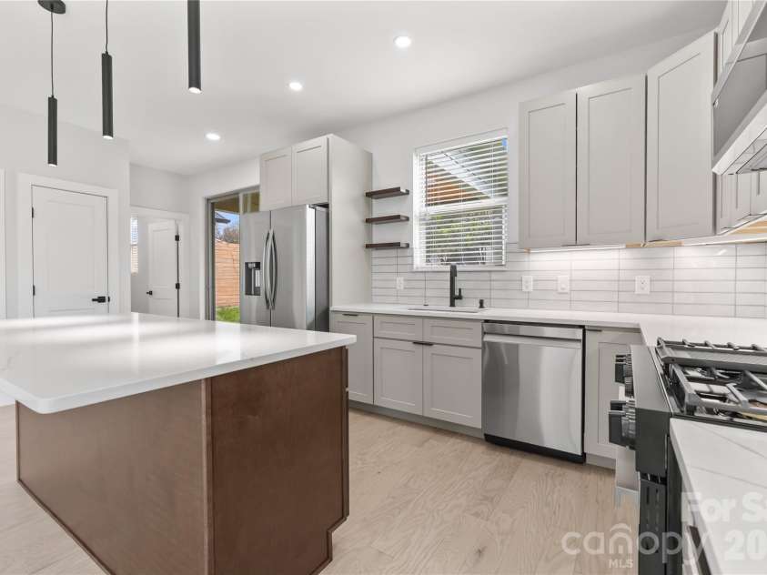 89 Oakley Road, Asheville, NC 28803.  MLS# CAR4377459, YatesRealty ID 31777. 