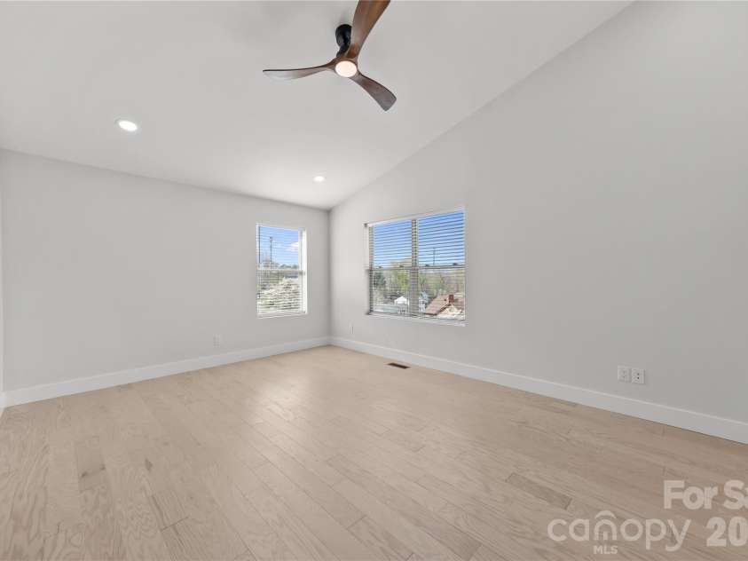 89 Oakley Road, Asheville, NC 28803.  MLS# CAR4377459, YatesRealty ID 31777. 