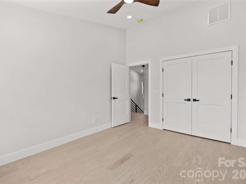 89 Oakley Road, Asheville, NC 28803.  MLS# CAR4377459, YatesRealty ID 31777. 
