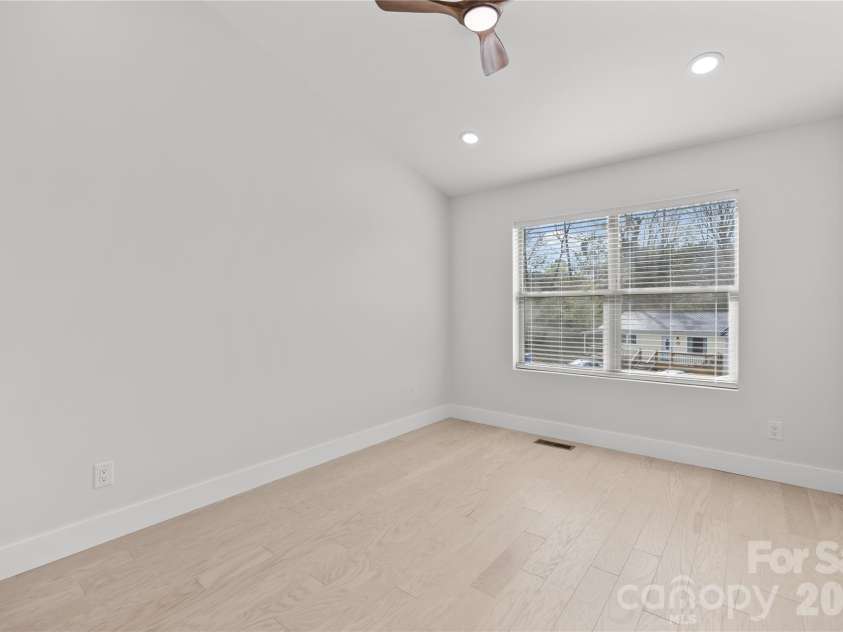 89 Oakley Road, Asheville, NC 28803.  MLS# CAR4377459, YatesRealty ID 31777. 