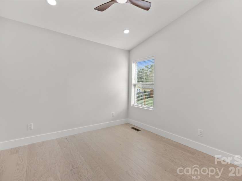 89 Oakley Road, Asheville, NC 28803.  MLS# CAR4377459, YatesRealty ID 31777. 