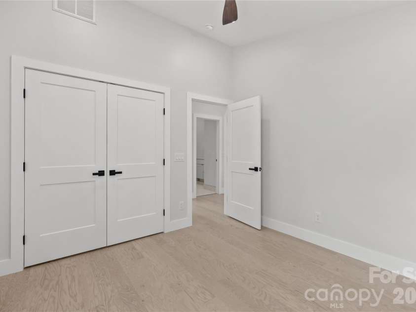 89 Oakley Road, Asheville, NC 28803.  MLS# CAR4377459, YatesRealty ID 31777. 