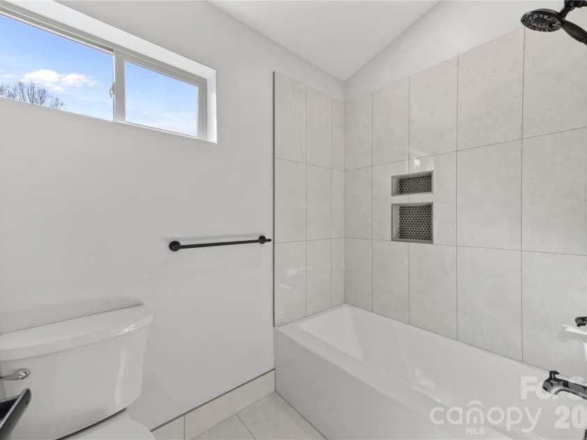 89 Oakley Road, Asheville, NC 28803.  MLS# CAR4377459, YatesRealty ID 31777. 
