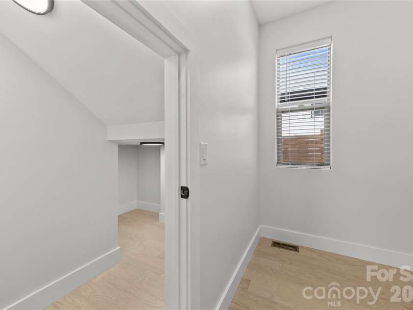 89 Oakley Road, Asheville, NC 28803.  MLS# CAR4377459, YatesRealty ID 31777. 