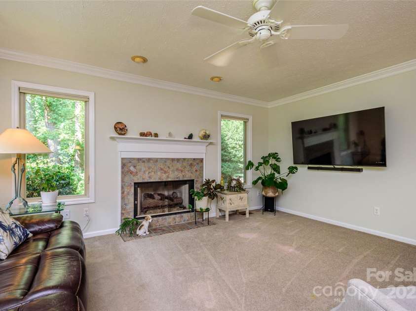 35 Tall Pines Road, Hendersonville, NC 28739.  MLS# CAR4286484, YatesRealty ID 31778. Family Room