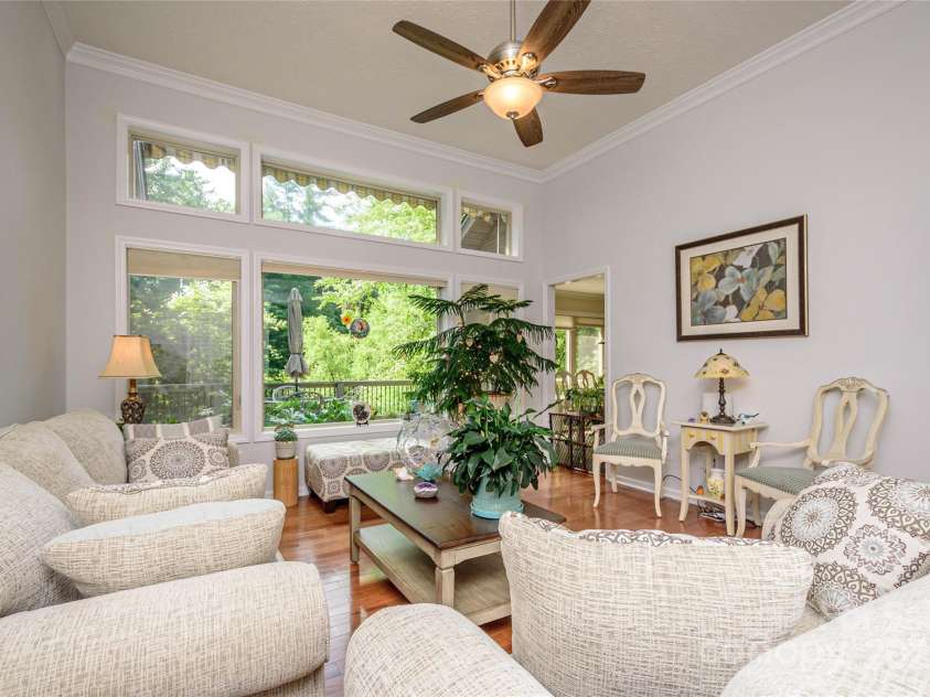 35 Tall Pines Road, Hendersonville, NC 28739.  MLS# CAR4286484, YatesRealty ID 31778. Great Room