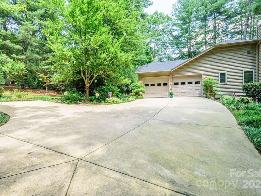 35 Tall Pines Road, Hendersonville, NC 28739.  MLS# CAR4286484, YatesRealty ID 31778. Guest Parking