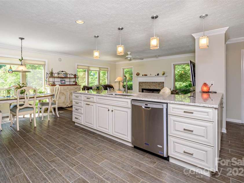 35 Tall Pines Road, Hendersonville, NC 28739.  MLS# CAR4286484, YatesRealty ID 31778. Kitchen