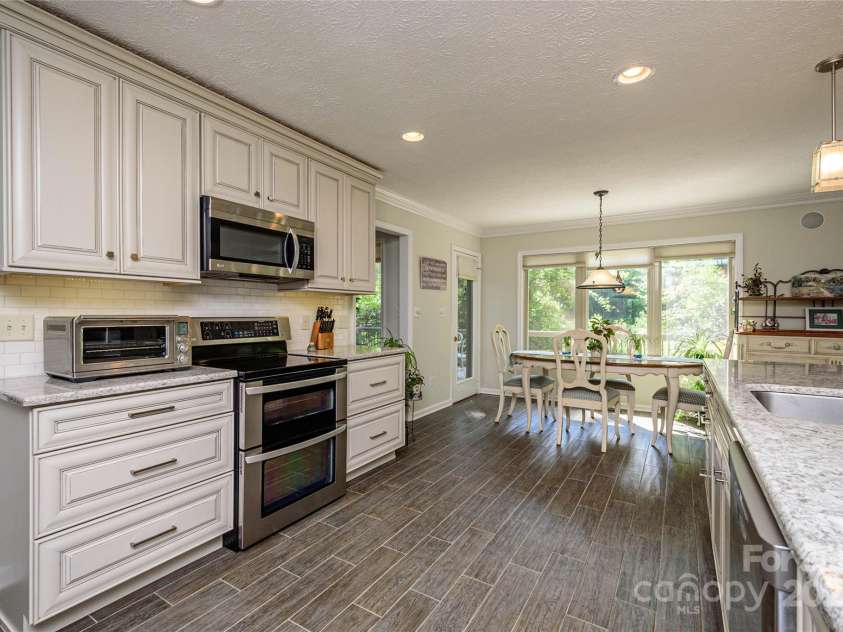 35 Tall Pines Road, Hendersonville, NC 28739.  MLS# CAR4286484, YatesRealty ID 31778. Kitchen