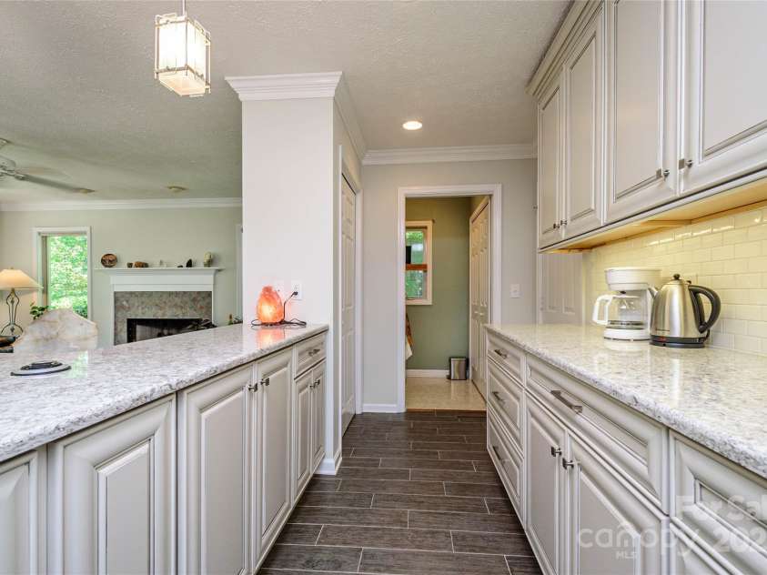 35 Tall Pines Road, Hendersonville, NC 28739.  MLS# CAR4286484, YatesRealty ID 31778. Kitchen