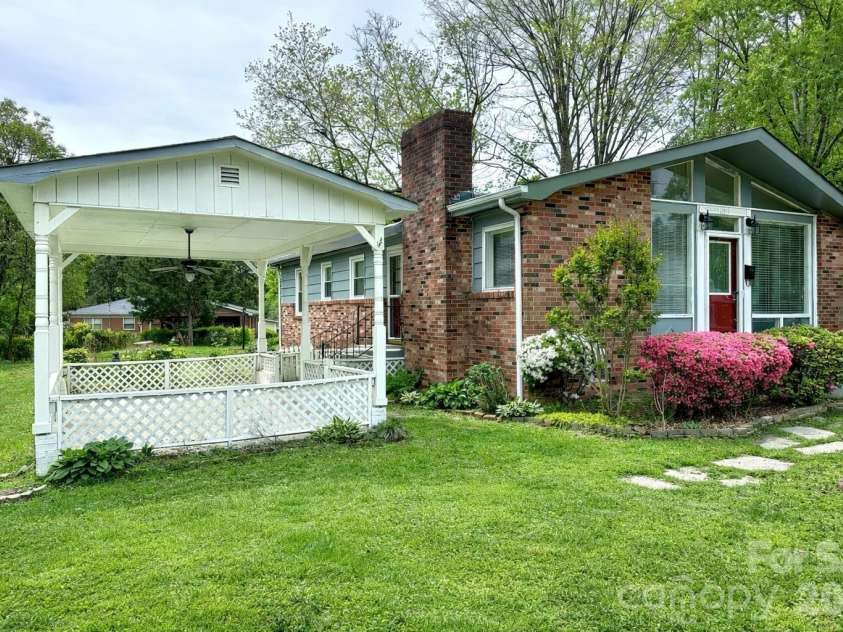 1003 Robinhood Lane, Kannapolis, NC 28081.  MLS# CAR4395696, YatesRealty ID 31779. 