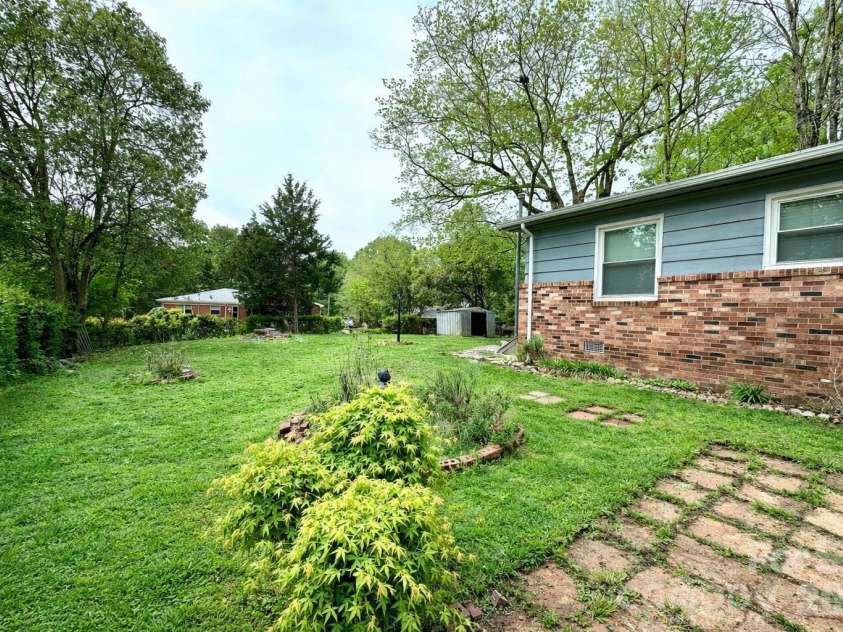 1003 Robinhood Lane, Kannapolis, NC 28081.  MLS# CAR4395696, YatesRealty ID 31779. 
