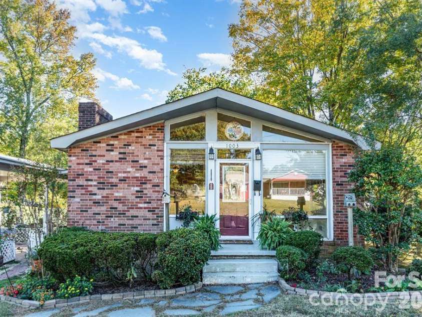 1003 Robinhood Lane, Kannapolis, NC 28081.  MLS# CAR4395696, YatesRealty ID 31779. 