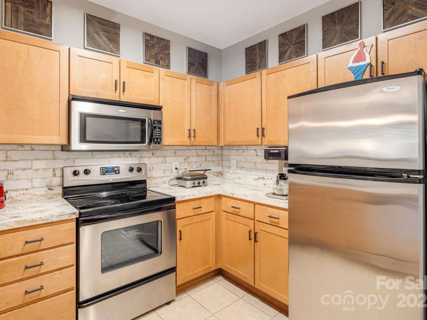 727 Appeldoorn Circle, Asheville, NC 28803.  MLS# CAR4290722, YatesRealty ID 31779. 