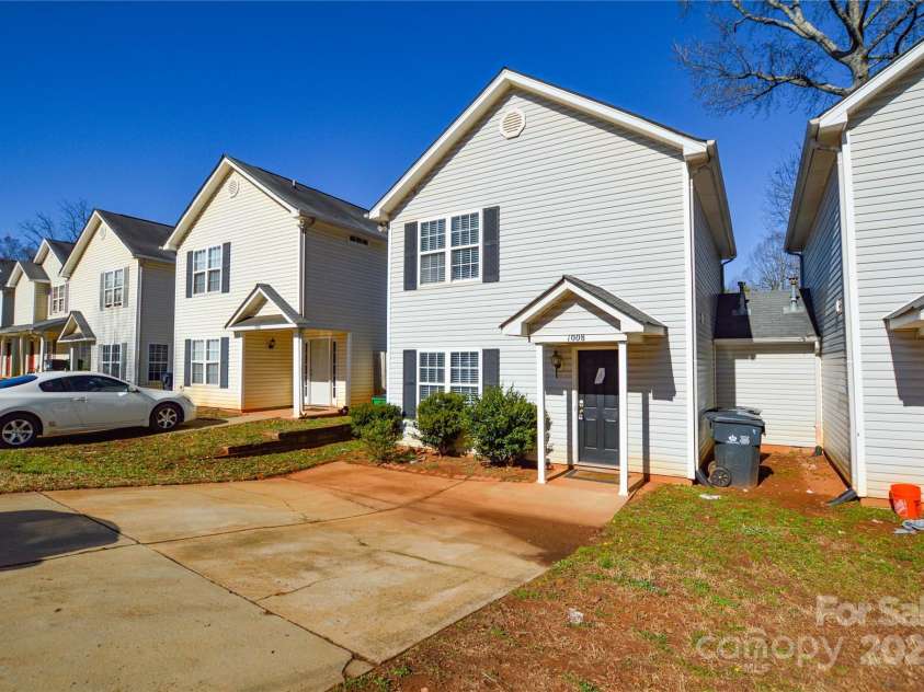 1008 Beaugard Drive, Charlotte, NC 28208.  MLS# CAR4231714, YatesRealty ID 3178. 